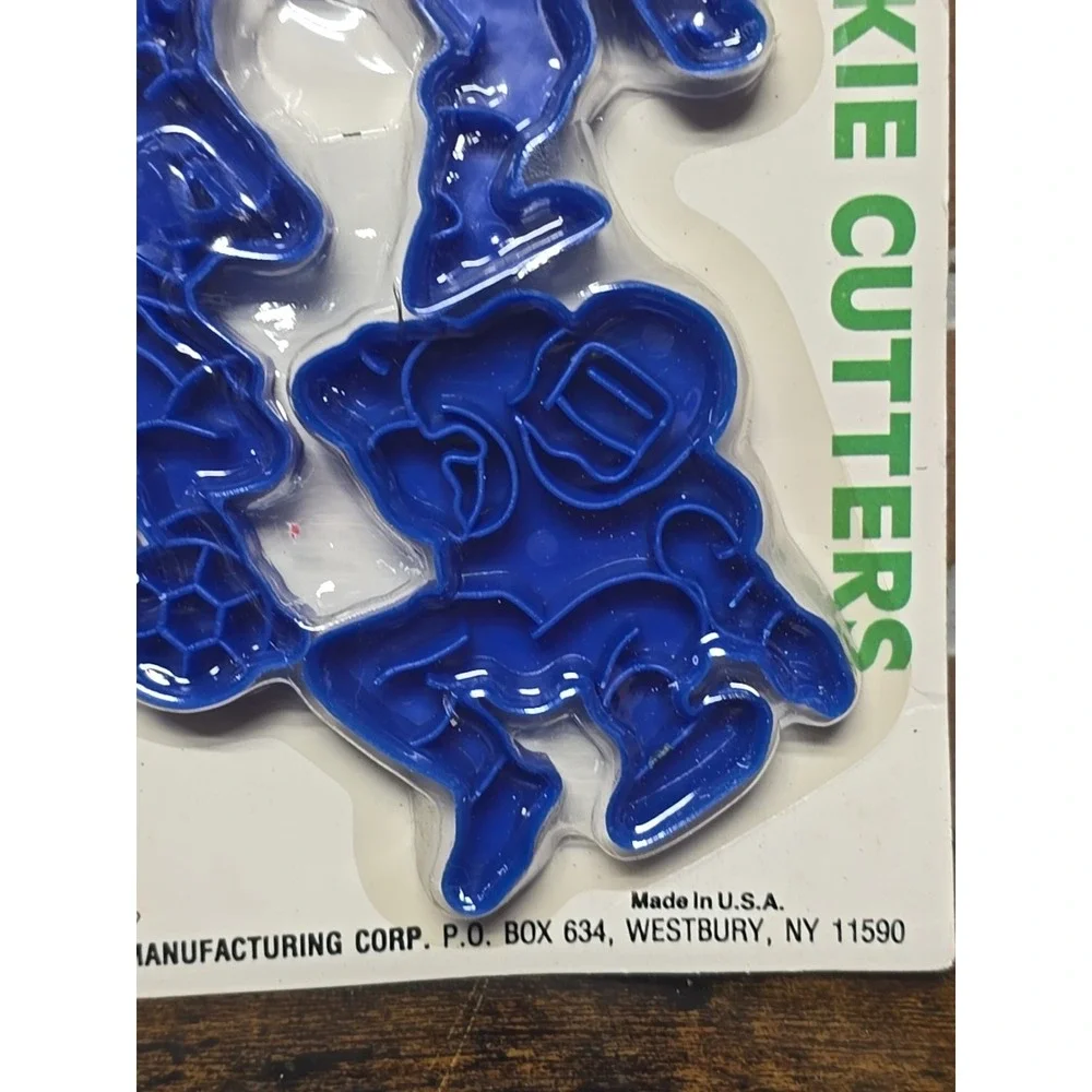 Vintage 1989 LK‎ Manufacturing Cookie Cutters Set Football Player New Sealed USA